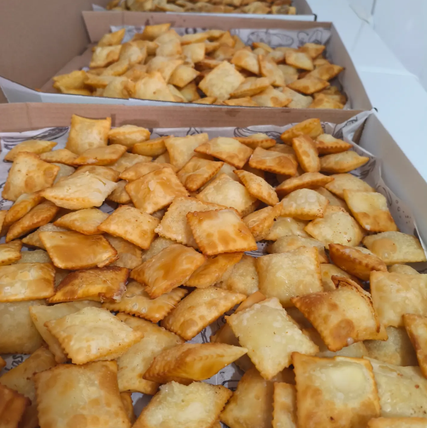 Mini pastéis crocantes fritos
